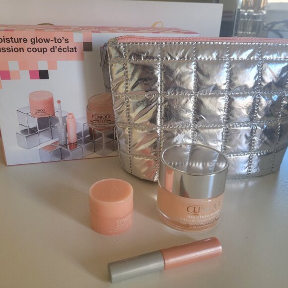 CLINIQUE 4 Piece Gift Set - Picture 3 of 3